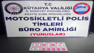 Kütahyada Yunus Timleri bir kişiden uyuşturucu hap ele geçirdi