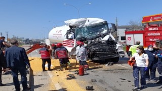 LPG yüklü tanker, park halindeki tahıl yüklü tıra çarptı: 1 ölü, 1 ağır yaralı