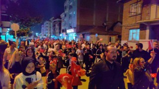 Mahalle sakinleri geleneği bozmadı, 23 Nisan coşkuyla kutlandı