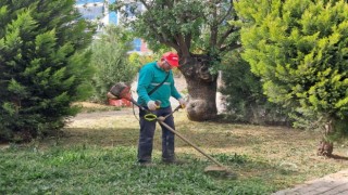 Mahalle sakinlerini istedi, park bahçeler temizlendi