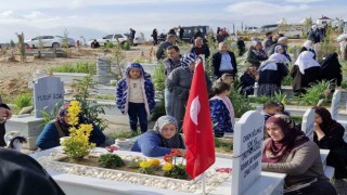 Malatyada mezarlıkta hüzünlü bayram