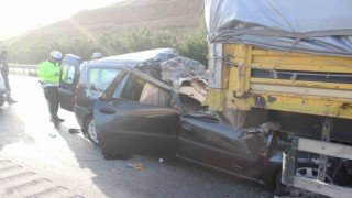 Manisada kamyonet tıra arkadan çarptı: 3 ölü, 1 ağır yaralı