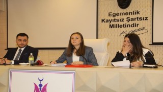 Manisanın ilk kadın Belediye Başkanı Durbay ilk meclisini yönetti