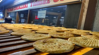 Maraş çöreği için ustaların bayram mesaisi