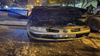 Mardinde park halindeki otomobil alev aldı
