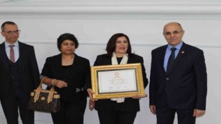 Mazbatası yemekhanede verilen Özlem Çerçioğlu çok sert tepki gösterdi