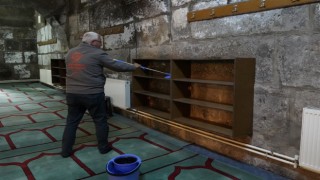 Melikgazi Belediyesi; camileri temizleyerek bayrama hazırladı