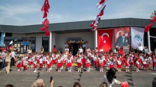 Mersinde 23 Nisan coşkusu kente yayıldı