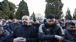 Mescid-i Aksada bayram namazı 60 bin Müslümanla kılındı