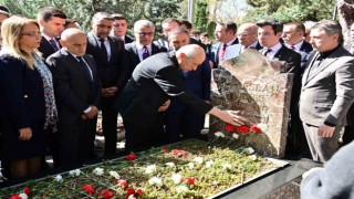 MHP Genel Başkanı Bahçeli, Alparslan Türkeşin kabrini ziyaret etti