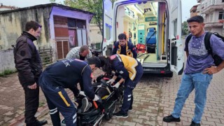 Motosikletin çarptığı köpek telef oldu, sürücü yaralandı