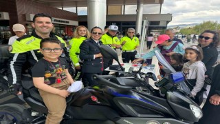 Muğlada trafik ekipleri vatandaşları bilgilendirdi