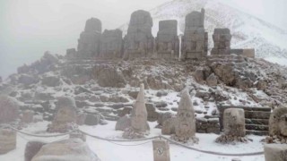 Nemrut Dağı yeniden beyaza büründü