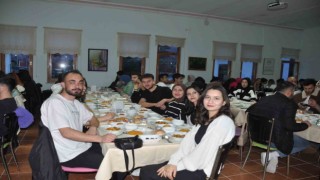 Onlarca öğrenci iftarda bir araya geldi