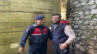 Ormanda gezerken kaybolan genci jandarma ekipleri buldu
