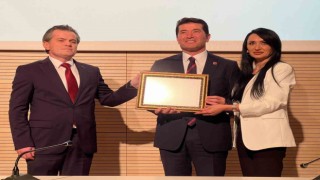 Ortahisar Belediye Başkanlığına seçilen CHPli Ahmet Kaya mazbatasını aldı