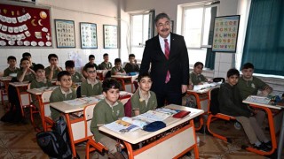 Osmaniye Valisi Yılmaz Şehit Bekir Evren İmam Hatip Ortaokulu'nu Ziyaret Etti
