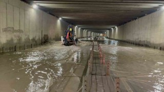 Osmaniyede caddeler göle döndü, alt geçit suyla doldu