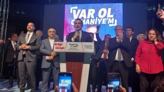 Osmaniye'nin Yeni Belediye Başkanı İbrahim Çenet Mazbatasını Alıyor