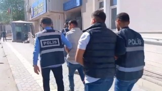 Oto galerinin camlarının kırılıp 2 aracın yakılmasıyla ilgili 10 kişi yakalandı