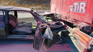 Otomobil tıra arkadan çarptı: 1 ölü