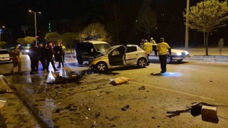 Otomobil yol süpürme aracına çarptı: 1 yaralı