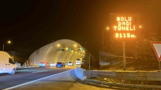 Otoyolda gece saatlerinde tatilcilerin yoğunluğu arttı