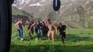 Pancar toplarken yılan soktu, askeri helikopterle sağlık ekiplerine teslim edildi