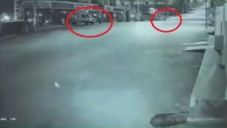 Park halindeki kamyoneti böyle kundakladı