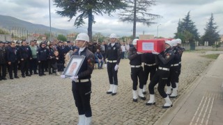 Polis memuru mesai sırasında kalp krizi geçirerek hayatını kaybetti