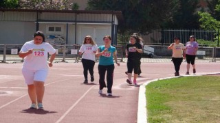 Postacılar, Mersinde yarıştı