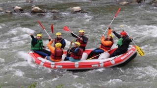 Protokol üyeleri rafting yaptı