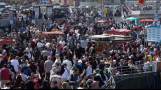 Ramazan Bayramının son gününde de Eminönünde yoğunluk