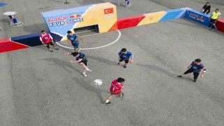 Red Bull Four 2 Scoreda kazanan Futbolun Çavuşları