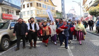 Rizede Turizm Haftası kortej yürüyüşü renkli görüntülere sahne oldu