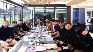 Samet Aybaba, futbolcularla yemekte bir araya geldi