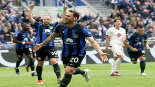Şampiyon Inter, Torinoyu Hakan Çalhanoğlunun golleriyle mağlup etti