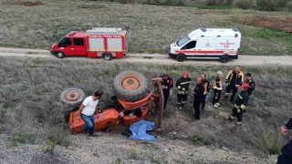 Şarampole devrilen traktörün altında kalan sürücü öldü