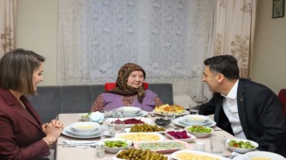 Şehit ailesinin iftar sofrasına misafir oldu