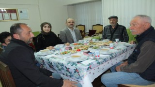 Şehit ailesinin iftar sofrasına misafir oldu