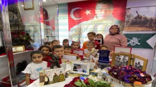 Şehit oğlunun hasretini böyle gideriyor, odasını anı evine çevirdi