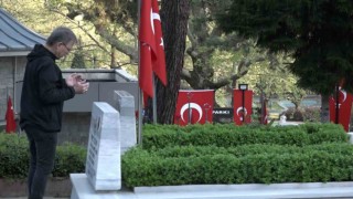 Şehitlikte hüzünlü bayram