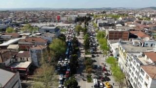 Şehrin merkezinde bayram yoğunluğu: Trafik felç oldu