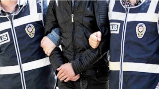 Şemsiye hırsızı önce güvenlik kamerasına, sonra polise yakalandı