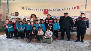 Serçin Mahallesindeki öğrencilere Jandarma tanıtıldı