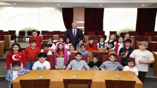 Serdivan Belediyesi Meclisinde söz hakkı çocukların