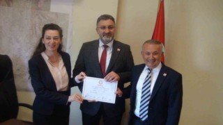 Serik Belediye Başkanı Kumbul törenle mazbatasını aldı