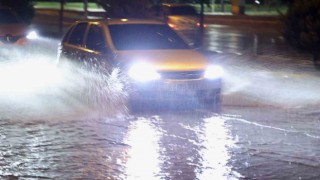 Şiddetli yağış Aksarayda sele neden oldu