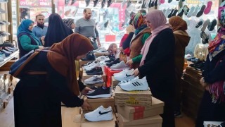 Simavda Kuran Kursu öğreticilerinden 29 çocuğa bayramlık kıyafet