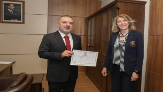 Sincanda yeniden belediye başkanı seçilen Ercan mazbatasını aldı